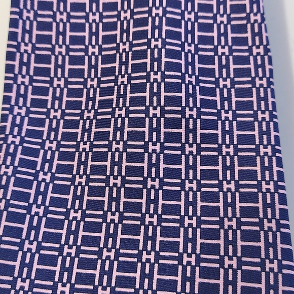 Hermes Paris Beautiful Mens Tie Nave Blue Back With Purple H Pattern 💜 - Picture 2 of 5